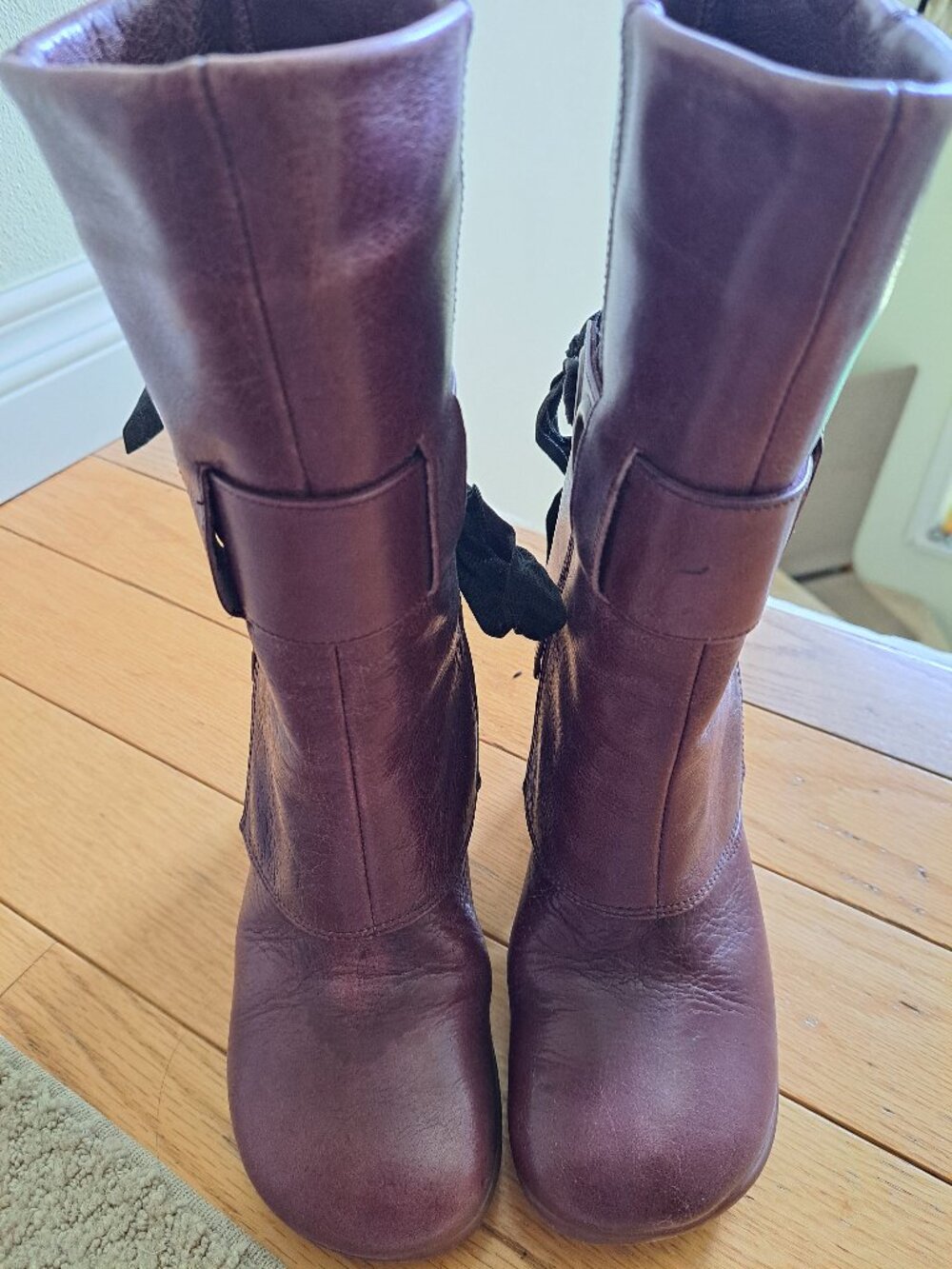 Fluevog Sopranos Inge, Plum colour, size 6.